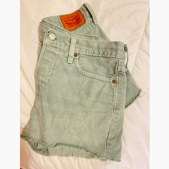 Levi’s green cut offs - Picture 2 of 3